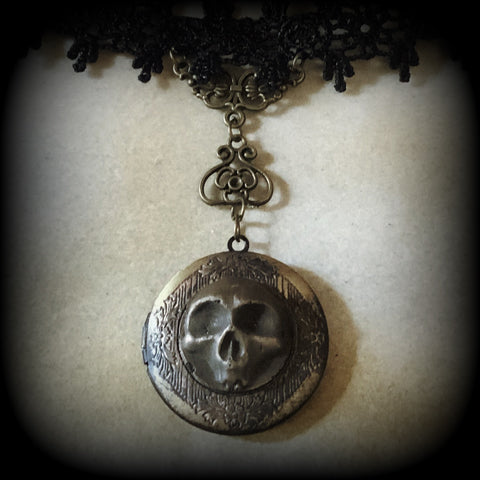 Memento Mori Black Edition - The Haunted Billet Switch Locket